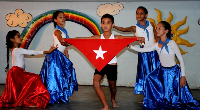 Niños bailando