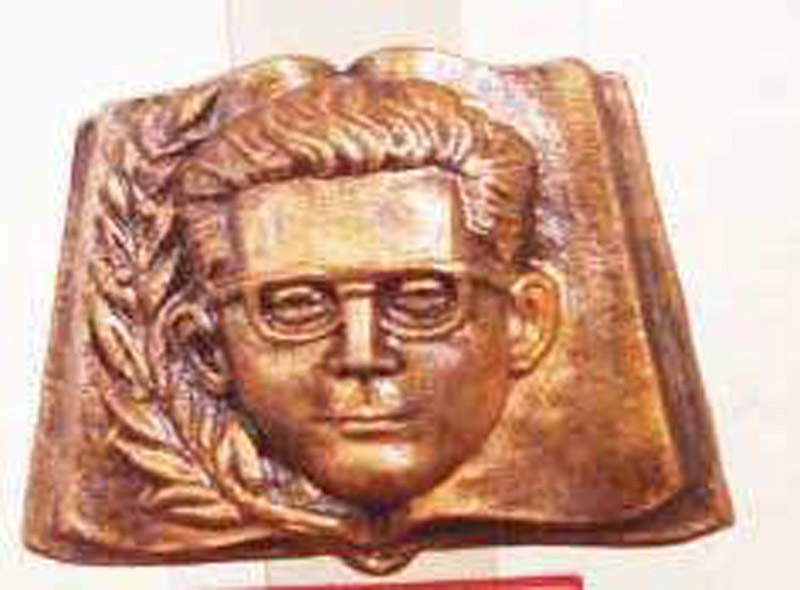 albanés