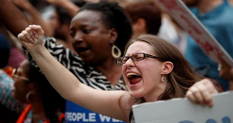Activists rally outside of Trump World Tower to support immigrants and to mark World Refugee Day, June 20, 2018, in New York City. Photo: AFP protest trump immigration
