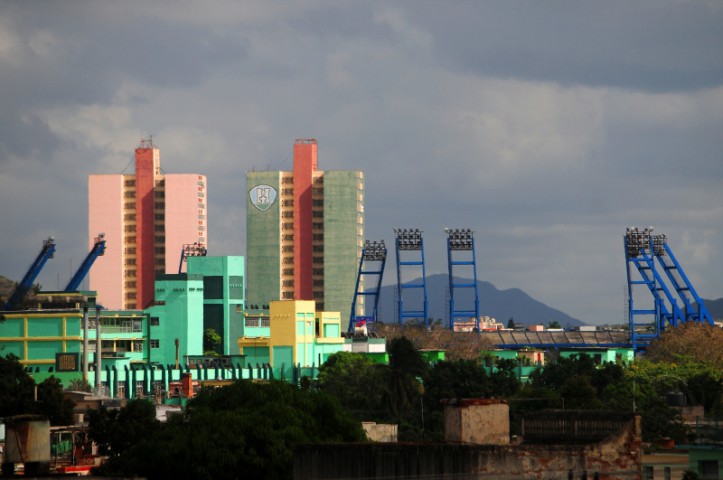 Hospital Pediátrico, Estadio Calixto García y 18 Plantas Añoranza por Holguín