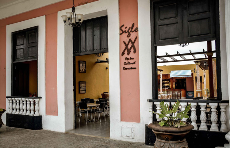 La beauté des paysages et les villes historiques sont autant d'attraits pour les visiteurs cubains ou étrangers gibara 1