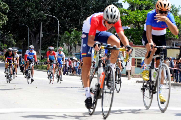 V Clásico Nacional de Ciclismo de Ruta Baracoa-La Habana en Holguín. Foto: Elder Leyva Clásico Nacional de Ciclismo de Ruta Baracoa-La Habana