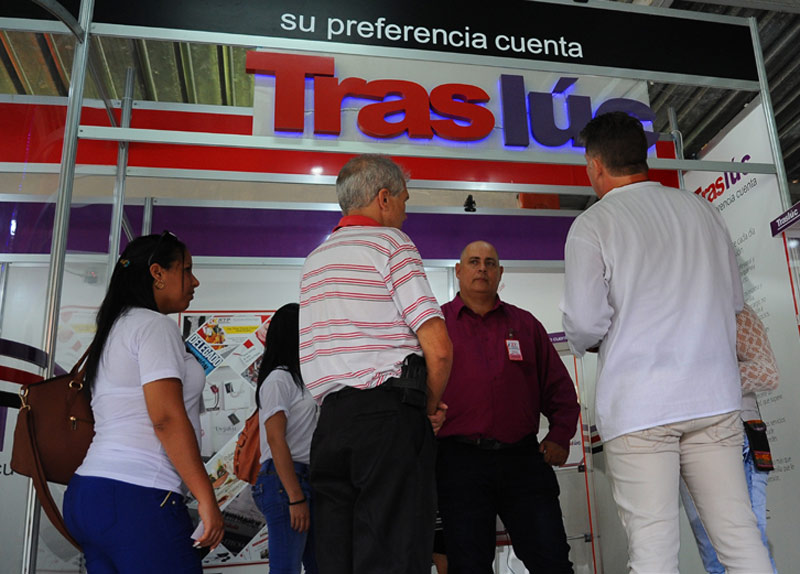 Traslúc es un negocio familiar, único asistente con patente por cuenta propia en la XV Feria Comercial ExpoHolguín 2018. Feria Comercial 1820