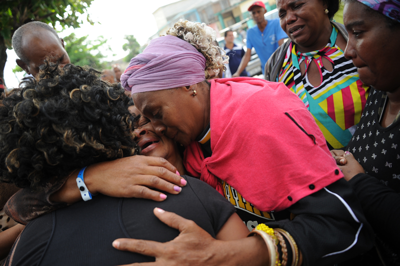 Brothers of the faith, or not, have supported the relatives of the victims in these days of pain. Photos: Carlos Rafael familia1