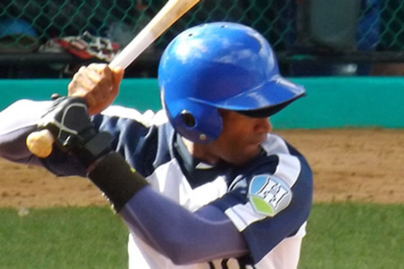 Maikel Cáceres bateó de 5-4 e impulsó tres carreras. Foto: Jit.cu Serie 59 M Cáseres2
