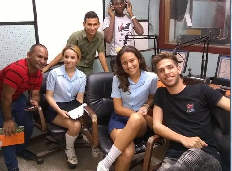 Qué tal Joven, cuatro décadas de música y buenos consejos para los oyentes. Fotos: Cortesía del Colectivo Qué tal Joven joven1