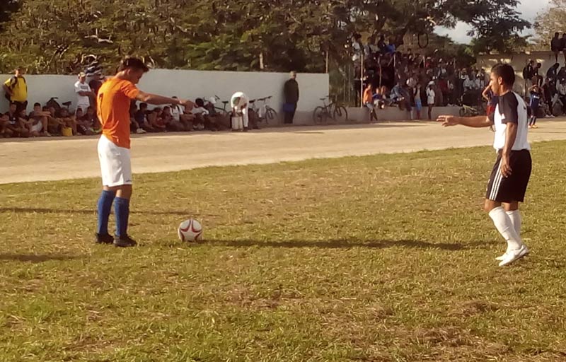 El elenco holguinero no pudo aprovechar en casa al también colero equipo de Sancti Spíritus Fut Nac Hg vs SS 2