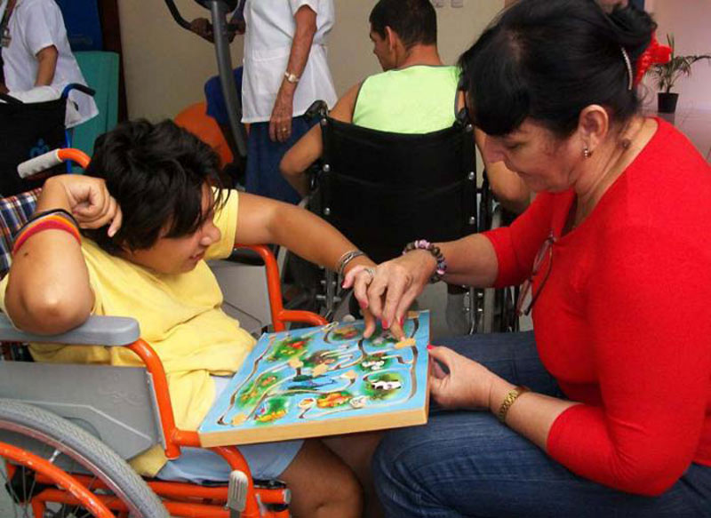 Entre los objetivos de la II Jornada Científica de Discapacidad y Salud Pública estará el de continuar en la búsqueda de nuevas rutas para la atención de la personas con discapacidad. Foto: ACN discapacitados Hg