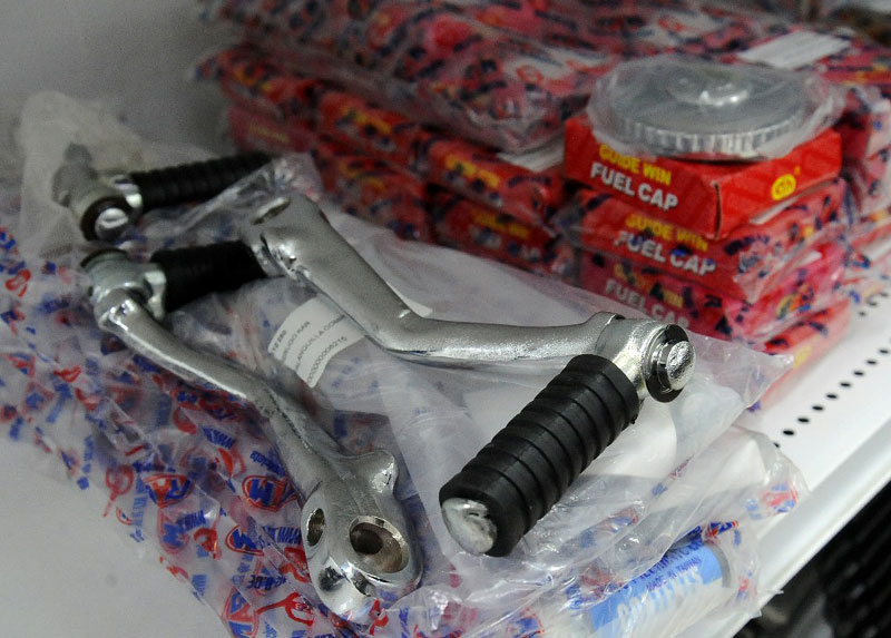 Piezas y partes de motos y para las motociclos Babetas. tienda divisa cimex 3