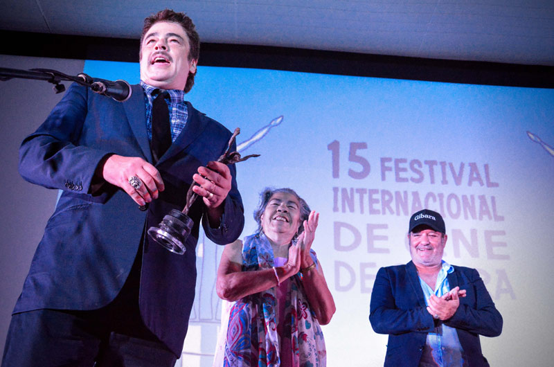 El reconocido actor puertorriqueño Benicio del Toro recibió el Premio Lucía de Honor FIC premios3