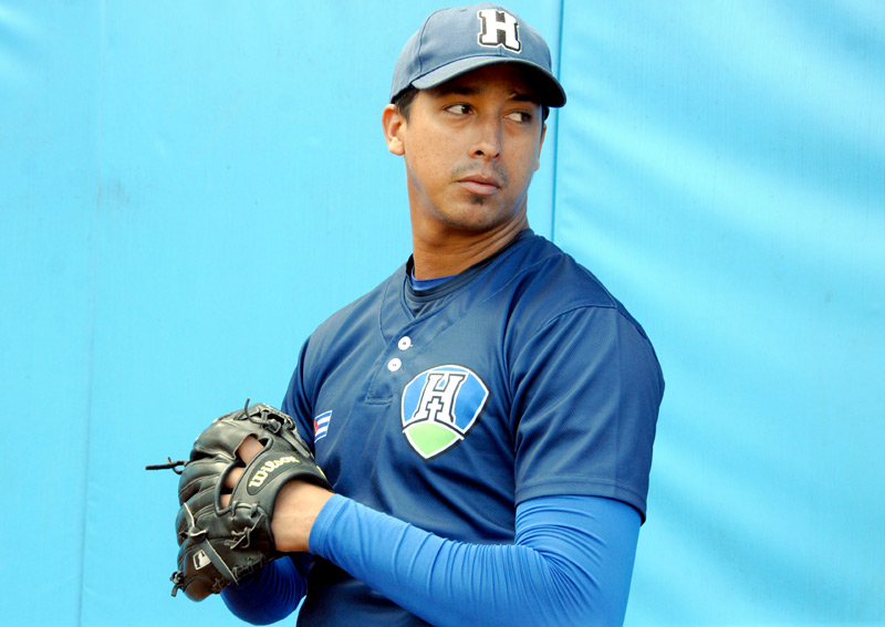 Yusmel Velázquez debe aportar a la causa de los Cachorros en la venidera Serie. pelota serie 59 1