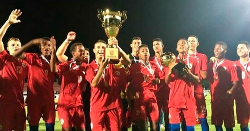Hace dos años tres holguineros levantaron el título en el torneo internacional de Islas Caimán menores de 15 años. Dos de ellos integran la selección Sub-20. FutbolSub