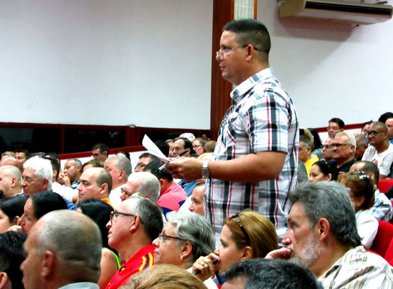 En el encuentro se debatieron análisis sobre los saldos negativos que presenta el territorio en varios sectores de la economía. cuevas ramos 2