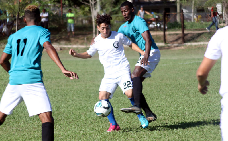 A partir de este sábado, se iniciarán las hostilidades en el 95 Campeonato Nacional de Fútbol, primera categoría. Foto: ahora.cu futbol hg gtmo 1