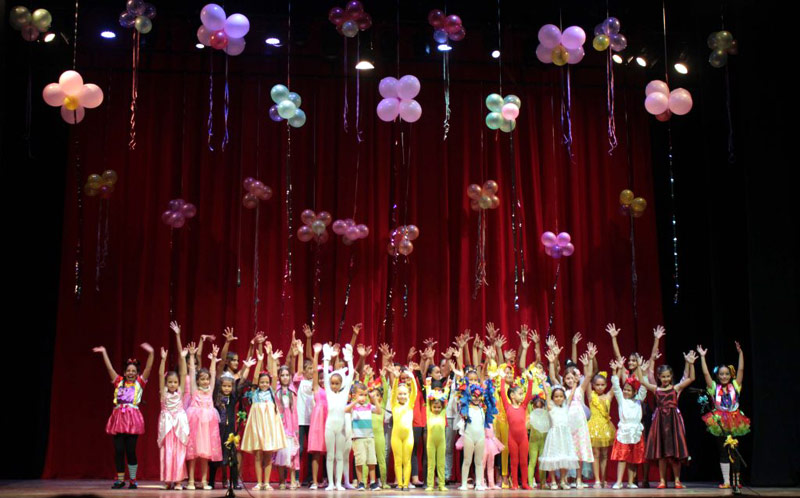 Con una gala cultural en el teatro Eddy Suñol de Holguín la compañía infantil Ronda de los Sueños celebró diez años de creada. Foto: Wilker López Ronda de los sueños