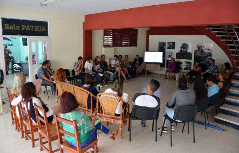 Al encuentro asistieron profesionales de la comunicación de diversos organismos, estudiantes de la carrera de Comunicación Social y miembros de la ACCS . Coloquio RRPP 2