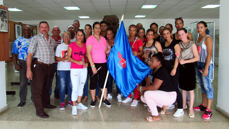 El equipo holguinero de béisbol, rama femenina, fue abanderado en el museo del deporte. Fotos: Alexis del Toro beisbol femenino 1