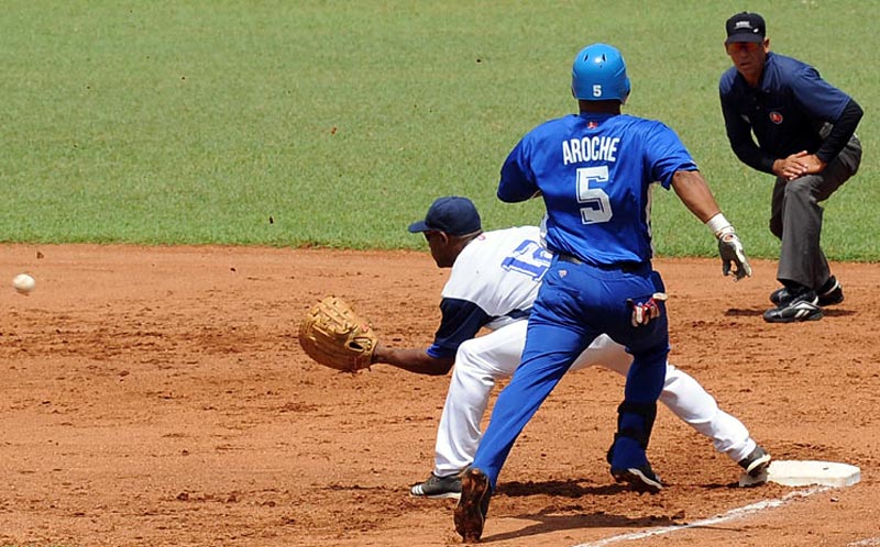 Industriales venció 5-1 a Holguín en el Latinoamericano cachorros industriales