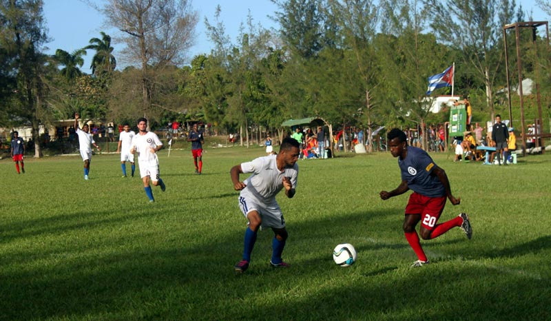 El equipo que formarán 30 futbolistas tendrá en la plantilla la mitad de los jugadores menores de 23 años. Foto: Fernando Almanza futbol