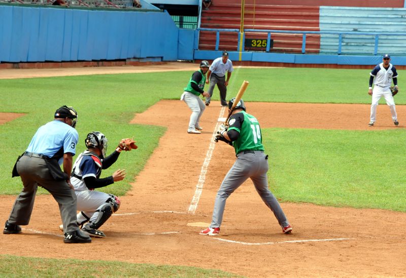 El sublíder Cienfuegos le propinó a Holguín la decimosexta derrota, al doblegarlo hoy, 6-2, en el estadio Calixto García. pelotaB1