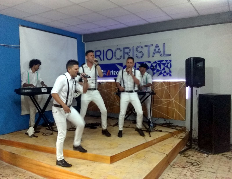 La actividad de reinauguración del centro cultural contó con la actuación de la agrupación juvenil M´DYVoz rio cristal sagua 2