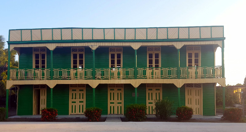 El otrora Hotel Rif, en Mir, donde nació Alfonso Doce, además de su padre y su tía Lidia Doce alfonso doce Foto 2