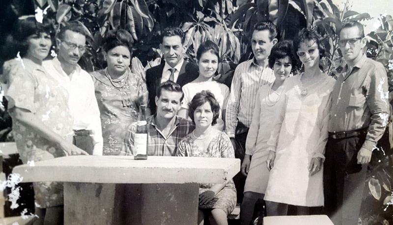 Recuerdo de la boda colectiva, realizada detras el Mestre, donde se unieron en matrimonio Alfonso Doce y Mirta Pérez Ávila (primeros de derecha a izquierda). alfonso doce Foto 4