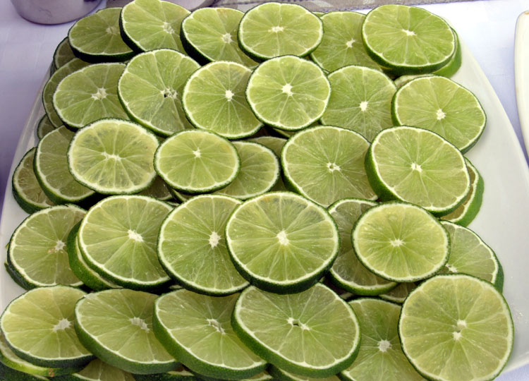 El limón es uno de los ingredientes esenciales en la cocina y la coctelería culinaria 3