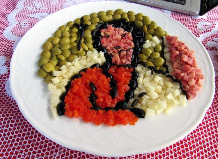 La decoración de los platos es tradicional en el arte culinario culinaria 4