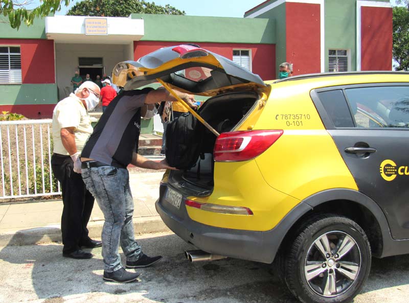 Los servicios de transporte en Holguín se han restructurado para apoyar las medidas adoptadas en tiempos de COVID-19 garantizando siempre los servicios elementales a la población. Fotos: Alexis del Toro Covid 19 transporte hguin 2