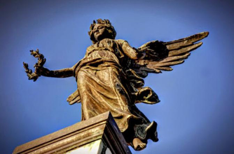 Estatua y Monumento a los Mártires de las guerras del ´68 y el ´95, conocida hoy como El Angelote Estatuas Hg El Angelote
