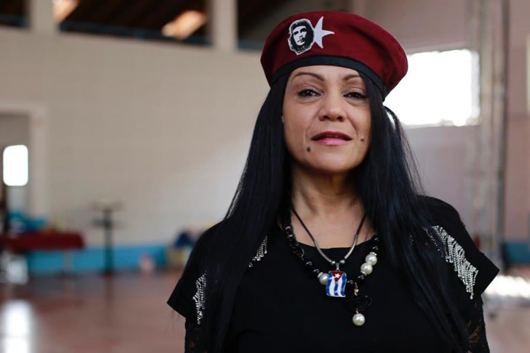 Niurka siempre rinde honores a su Patria. niurka1