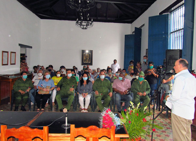Holguineros rindieron tributo a Eusebio Leal. homenajeleal1