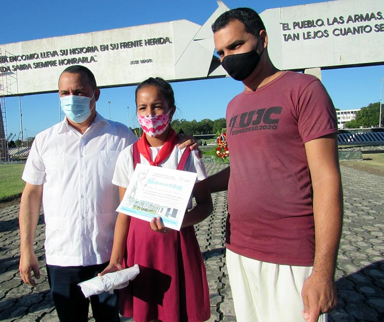 Entre los pioneros presentes se encontraban los galardonados en los concursos auspiciados por el Complejo Monumentario Plaza de la Revolución calixto acto plaza 3