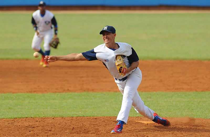 Carlos Alberto Santiesteban fue escogido como el mejor lanzador defensivo de la temporada. Foto: Carlos Rafael Beisbol carlos santiesteban Carlos Raf