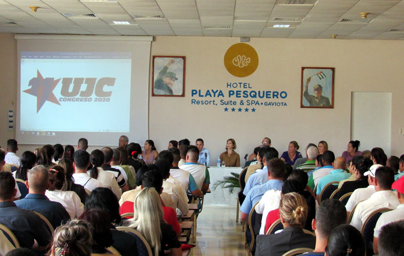 La Sala Polivalente del Hotel Playa Pesquero fue escenario para la presentación de la delegada. Delegada Gaviota UJC Alexis 02