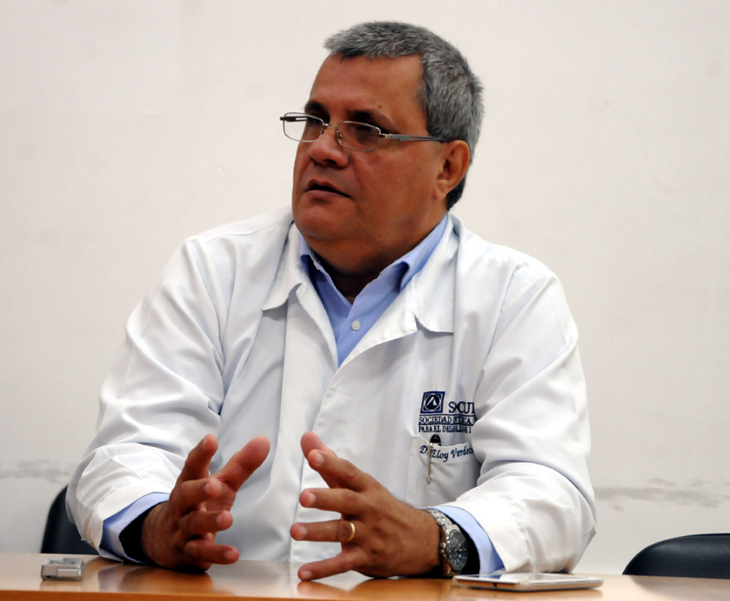 Dr. Eloy Verdecia, head of the Assisted Reproduction Program in Holguín. Photo: Elder Leyva Reprod asistida Eloy Verdecia Elder