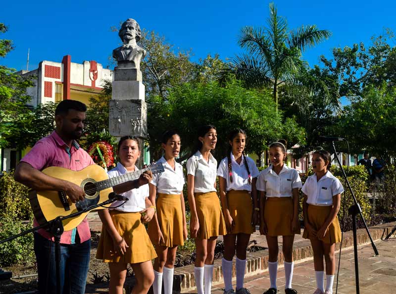 Cespedes tributo Heidi C 2 2