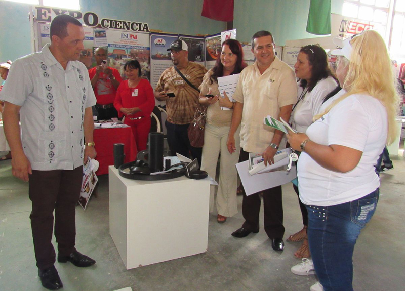 La XII edición de Expociencia inició en el recinto ferial Expoholguín, con la presencia de 36 empresas de diferentes ramas económicas del territorio. expo1