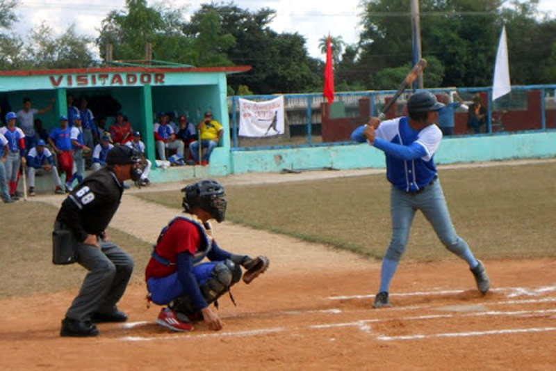 Las selecciones de Báguanos y Calixto García lideran invictas sus respectivas zonas en la 44 serie provincial de béisbol de Holguín. Foto: Aldia.cu pelota prov hg 1