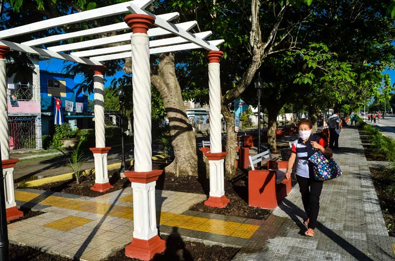 Quada remozado el paseo central del poblado de Buenaventura, capital del municipio de Calixto García, por la celebración del aniversario 67 del asalto a los Cuarteles Moncada y Carlos Manuel de Céspedes, en la provincia de Holguín HCS inaug obras Calixto garcia 2
