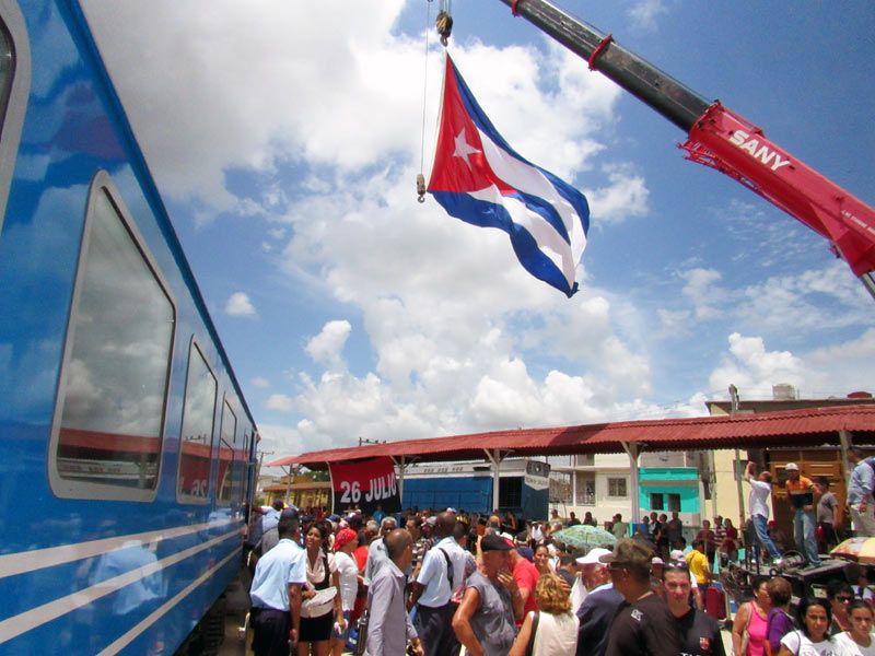 A un año de su funcionamiento se han transportado en el tren Habana-Holguín 129 mil pasajeros aproximadamente. tren aniversario 1