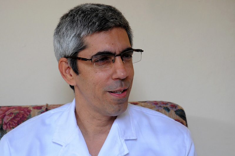 El DrC Luis Enrique se ha dedicado a desentrañar los misterios de las ataxias hereditarias y otras enfermedades neurodegenerativas. ataxia luis enrique C.Rafael 2
