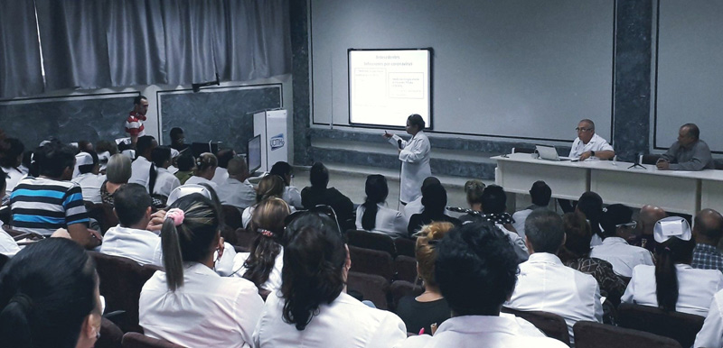 Holguín desarrolla, en centros de trabajo y estudiantiles, audiencias sanitarias sobre el nuevo coronavirus. Foto: UCMHo y Rebeca Robles, de perfil Facebook cienciasmedicasH1