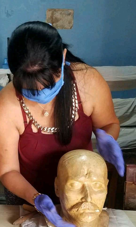 Durante la actual contingencia sanitaria, en Holguín se ha encaminado la labor a la protección y conservación de sus exponentes. Fotos: tomadas del perfil de Facebook de la conservadora del Museo Casa Natal. museo4