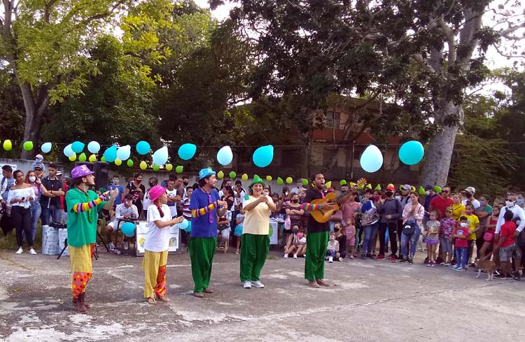 El grupo Palabras al Viento amenizó el evento con actividades culturales dirigidas a los niños. Fotos de la autora