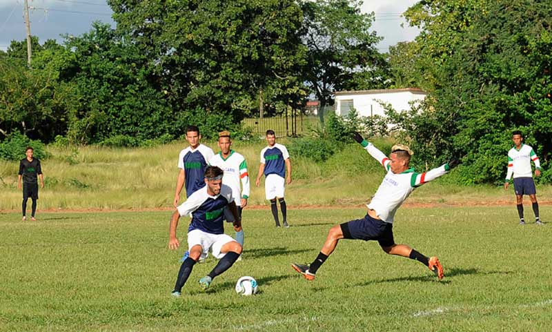 El fútbol en la base, el arbitraje y las contrataciones en el exterior, serán temas de análisis en los debates. Foto: Carlos Rafael futbol consultas populares CRD