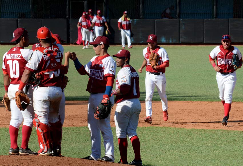 : Los Huracanes de Mayabeque ganaron el primer partido de este miércoles ante los Cachorros. hg mayabeque 2