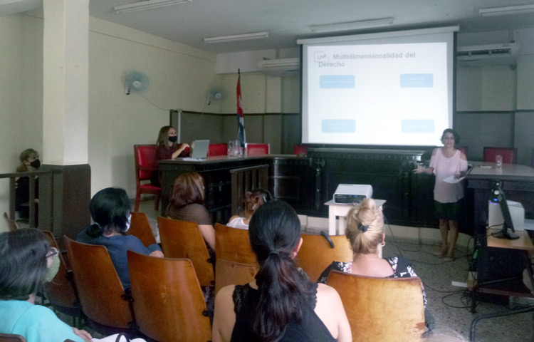 "La familia cubana actual, desafíos para las prácticas judiciales", fue uno de los temas debatidos el Taller. Fotos: de la autora justicia hg 1