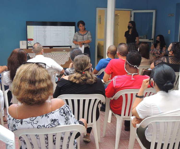 Capacitación ofrecida en la Cámara de Comercio a empresas exportadoras autorizadas. FOTO 1